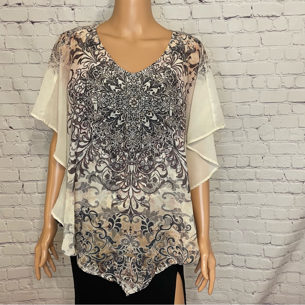Charming Charlie’s size large Women’s Flowy Comfortable Pattern Blouse